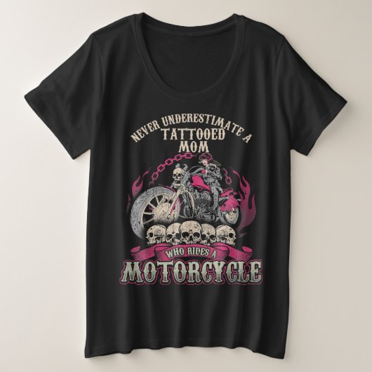 オレはタトゥーの入ったバイクママを過小評価したことはない プラスサイズTシャツ (デザイン正面)