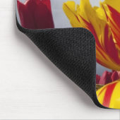 オレゴンのカラフルの咲くチューリップの閉めて下さい マウスパッド (コーナー)