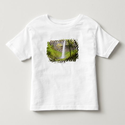 オレゴンの緑豊かな緑の草木のまわりのぼやけられた滝 トドラーTシャツ (正面)