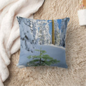 オレゴンの雪に覆われた森 クッション (ブランケット)