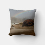 オレゴンのRainbow and Clouds at Myersビーチ クッション (正面)