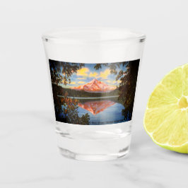 オレゴン州のクリスタル湖ホー澄んド山失った ショットグラス