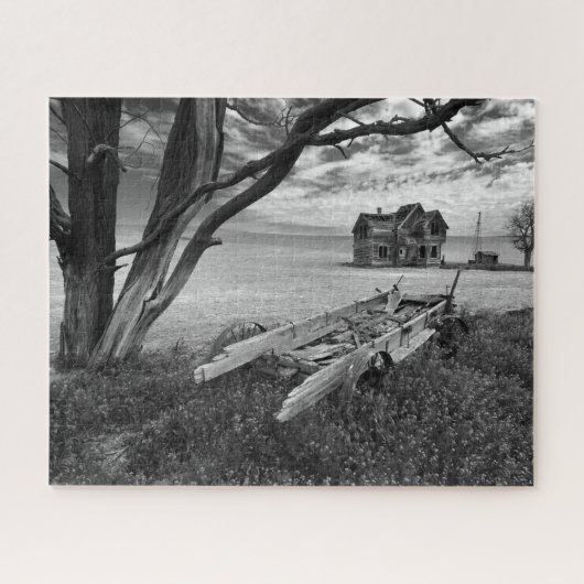 オレゴン州の農村部にある放棄された古い農家 ジグソーパズル (横)