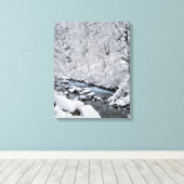 オレゴン州の雪景色の小川 キャンバスプリント (インサイチュ (ウッドフロア))