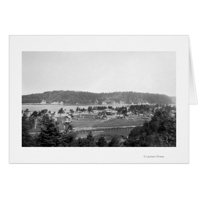 オレゴン州ウォルドポートの街並みを北向きに (正面横)