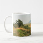 オレゴン州ケープ・ブランコのリバートレイル コーヒーマグカップ (左)