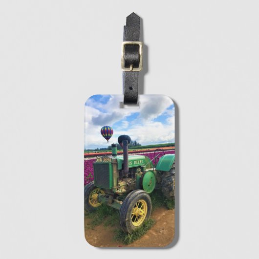 オレゴン州チューリップフィールドのグリーントラクター ラゲッジタグ (正面縦)