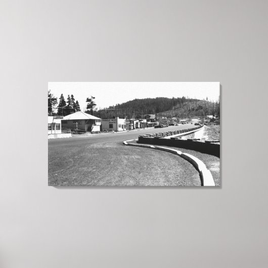 オレゴン州デポー湾シーウォール沿いのタウンビュー キャンバスプリント (正面)