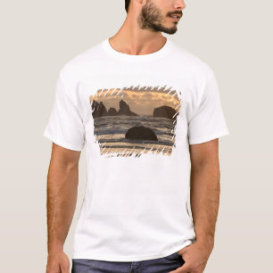 オレゴン州バンドンのビーチのシー・スタック Tシャツ