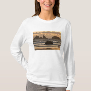 オレゴン州バンドンのビーチのシー・スタック Tシャツ