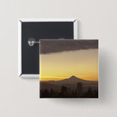 オレゴン州ポートランドとフッド山を覆う夜明けの空 缶バッジ (正面&裏面)