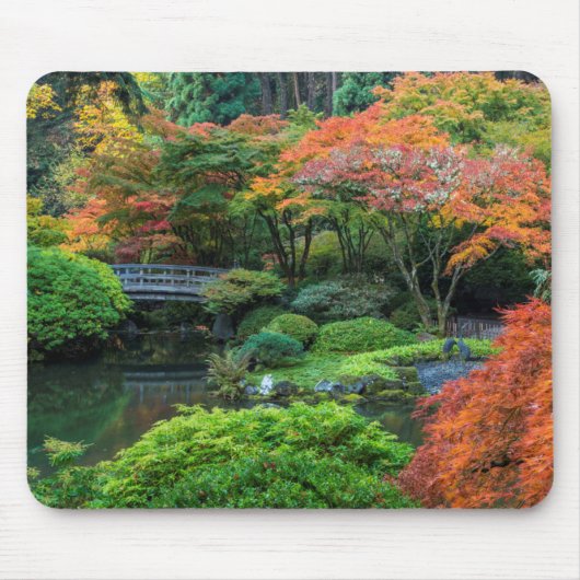 オレゴン州ポートランドの秋の日本庭園 3 マウスパッド (正面)