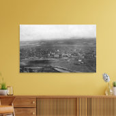 オレゴン州ヴァーレの町の写真の鳥瞰図 キャンバスプリント (インサイチュ (リビング))