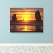 オレゴン州、オレゴン海岸、キャノンビーチ、海食柱 キャンバスプリント (インサイチュ (ウッドフロア))