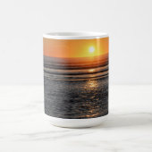 オレゴン海岸日没フォトコーヒーマグ コーヒーマグカップ (中央)