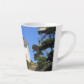 オレゴン，ニューポート，ヤキナベイライトハウス カフェラテマグ (右)