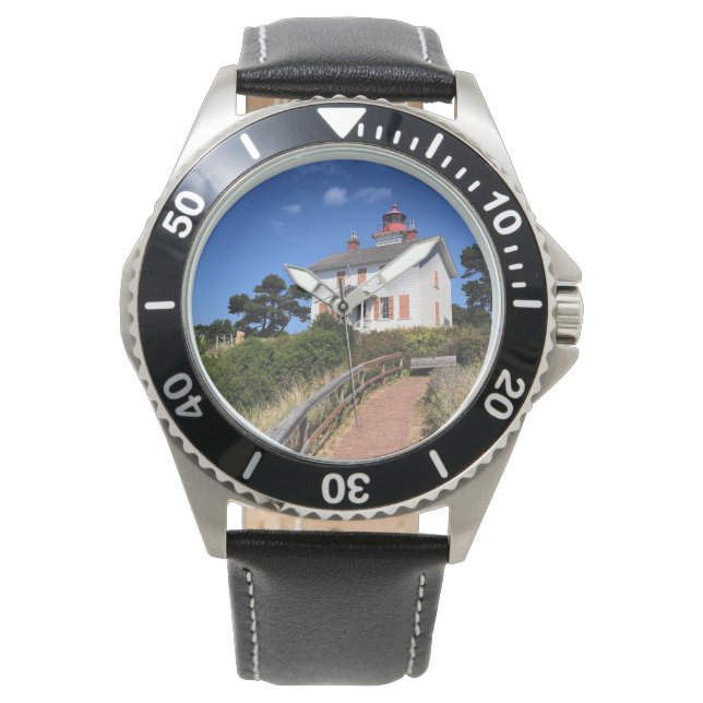 オレゴン，ニューポート，ヤキナベイライトハウス 腕時計 (正面)
