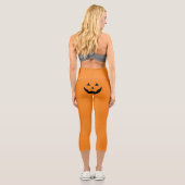 オレンジおもしろい色ハロウィーンのカボチャのちょうちんカボチャ顔ハロウィーン カプリレギンス (裏面)