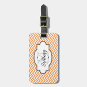 オレンジおよび白いシェブロンのストライプな荷物のラベル ラゲッジタグ (正面縦)