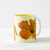 オレンジおよび黄色のハイビスカス ツートーンマグカップ (正面右)