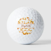 オレンジかわいらし色の蝶と名前をカスタムする ゴルフボール (正面)