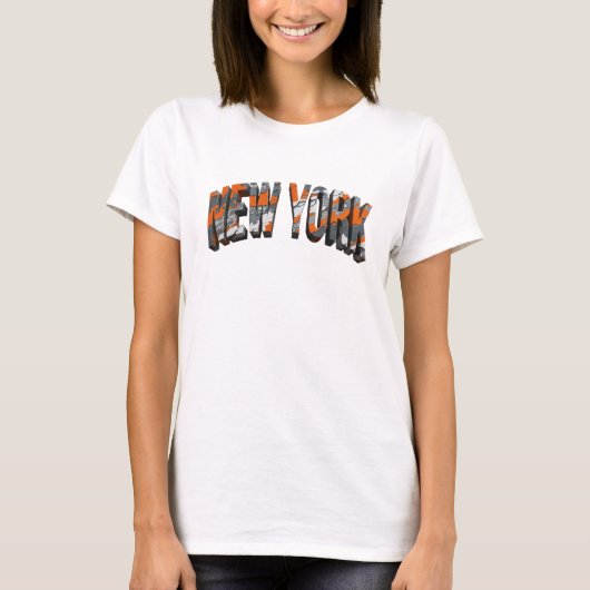 オレンジが映えるニューヨークのテキストデザイン Tシャツ (正面)