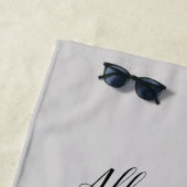 オレンジとピンクのビーチサンダル、Blkスクリプト名、Lt Gray ビーチタオル (インサイチュ)