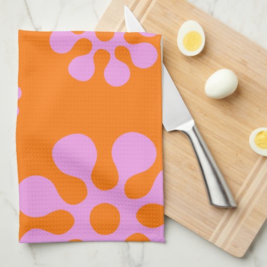 オレンジとピンクのレトロの花 キッチンタオル (四つ折り)
