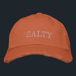 オレンジとピンクのSALTY皮肉ことわざ 刺繍入りキャップ<br><div class="desc">焼けカッコいいオレンジ色の背景に赤面ピンク文字で皮肉ことわざ"SALTY"と刺繍タイポグラフィデザイン。</div>