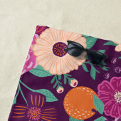 オレンジとフローラの花の紫とピンクのパターン ビーチタオル (インサイチュ)