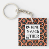 オレンジとブラック BE KIND キーホルダー (正面)