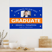 オレンジとブルーの卒業写真カスタムポスター ポスター (キッチン)
