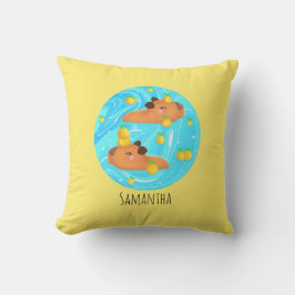 オレンジと水の中のキャピバラ クッション