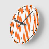 オレンジと白の5つのストライプパターン ラウンド壁時計 (傾斜)