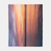 オレンジと紫の夕べサンセットオーバーサマーレイク フリースブランケット (正面)