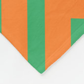 オレンジと緑のシェブロン模様 フリースブランケット (角)