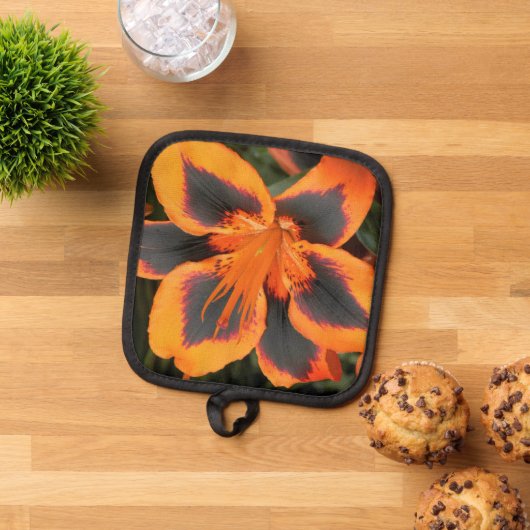 オレンジと赤の二色リリーフローラ 鍋敷き (トップダウン)