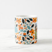 オレンジと青の葉と花パーソナライズされた コーヒーマグカップ (中央)