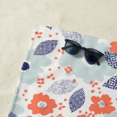 オレンジと青モダンの花模様 ビーチタオル (インサイチュ)