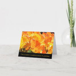 オレンジと黄色のチューリップの大地が花で笑う ノートカード