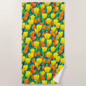 オレンジと黄色のチューリップ畑 ビーチタオル (正面)