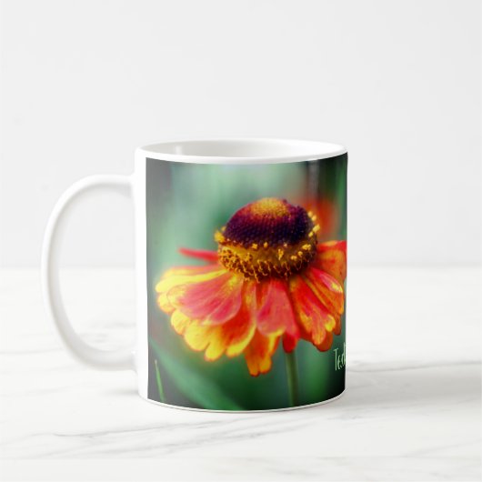 オレンジと黄色のデイジーパーソナライズされた花 コーヒーマグカップ (左)