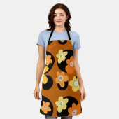 オレンジと黄色のヴィンテージの花 エプロン (着用した状態)