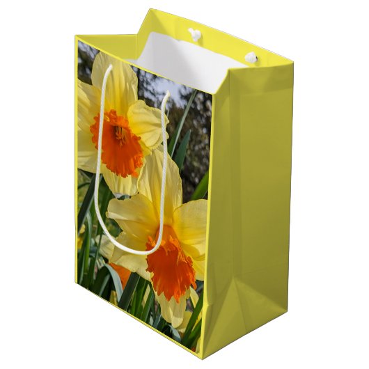 オレンジと黄色の水仙のフローラ ミディアムペーパーバッグ (正面アングル)