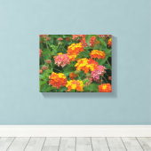オレンジと黄色の花の引き伸ばしキャンバス印刷 キャンバスプリント (インサイチュ (ウッドフロア))