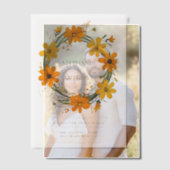 オレンジと黄色の野生の花のリース結婚ズ ベラム紙招待状 (オフセット (カップル))