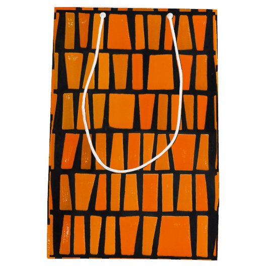 オレンジと黒のアフリカの部族パターン ミディアムペーパーバッグ (裏面)