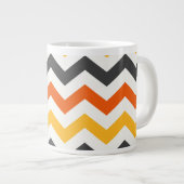 オレンジと黒のジグザグ ジャンボコーヒーマグカップ (正面右)