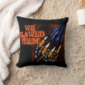 オレンジと黒の爪 クッション (ブランケット)