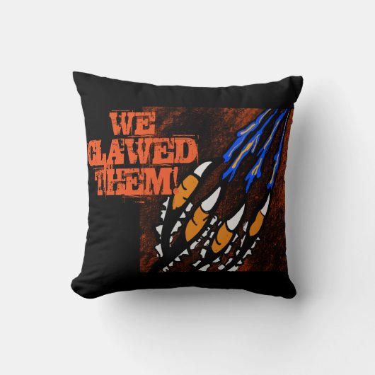 オレンジと黒の爪 クッション (正面)